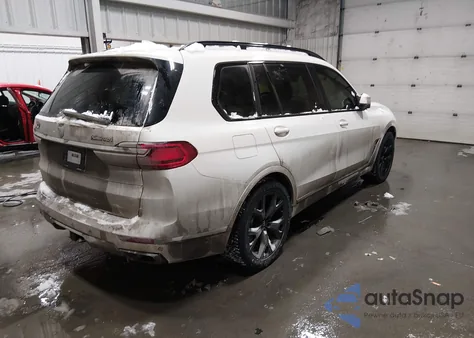 2021 BMW X7 xDrive40I z USA, uszkodzony, nr VIN 5UXCW2C07M9E25933